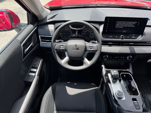 New 2025 Mitsubishi Outlander ES image 18