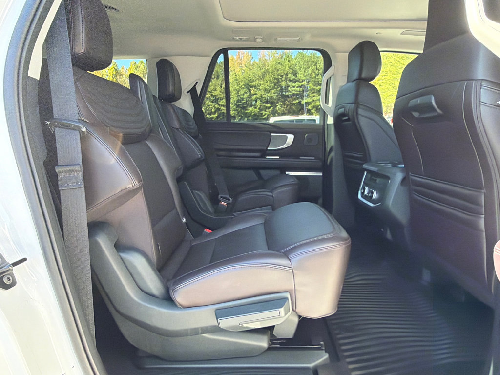Used 2025 Ford Expedition Max Platinum w/ Platinum Ultimate Package AWD/4WD image 15