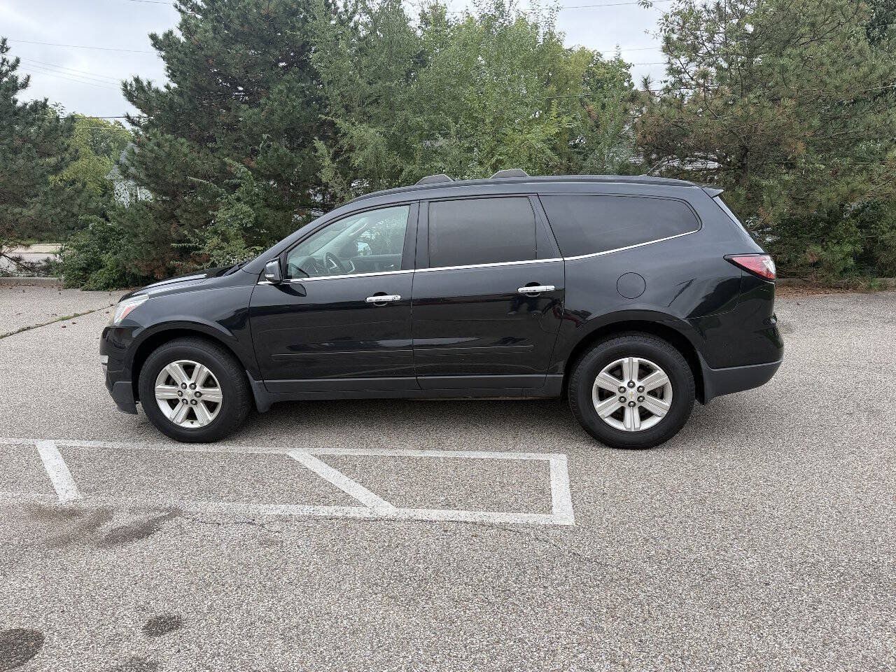 Used 2014 Chevrolet Traverse LT FWD image 2