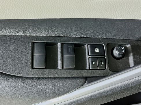 Used 2023 Toyota Corolla Cross L image 14