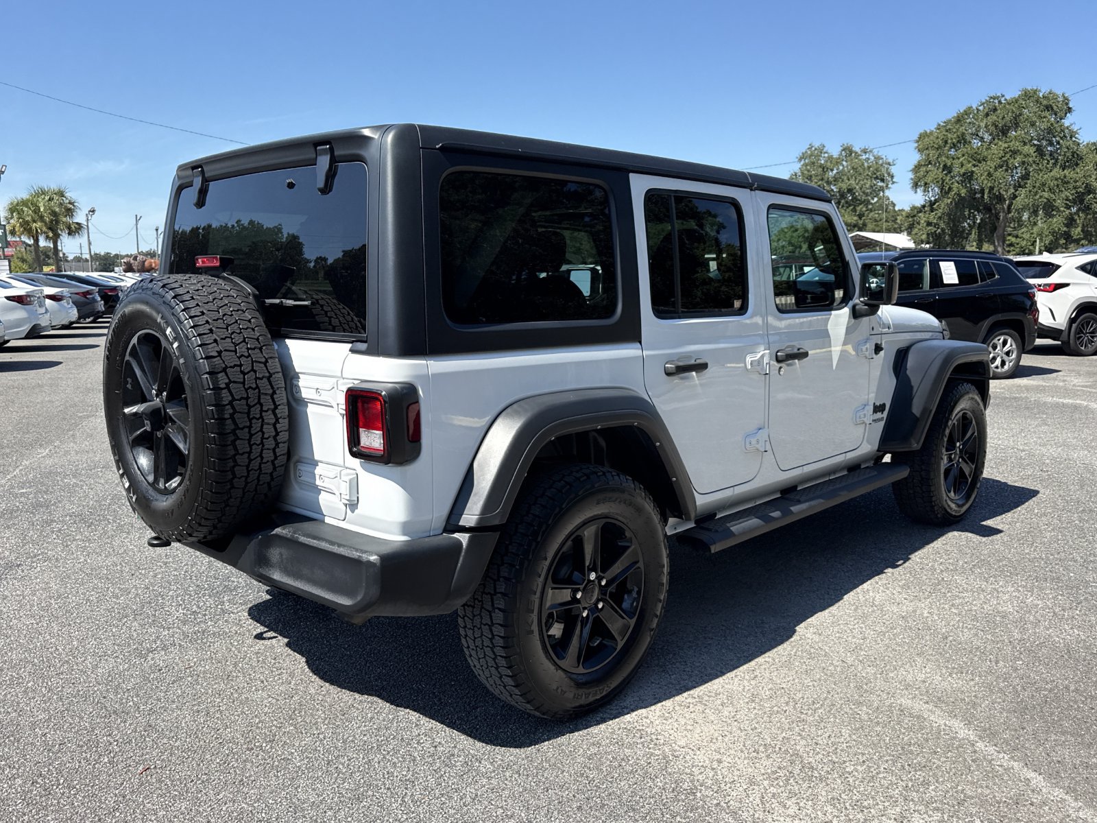 Used 2022 Jeep Wrangler Unlimited Sport AWD/4WD image 3