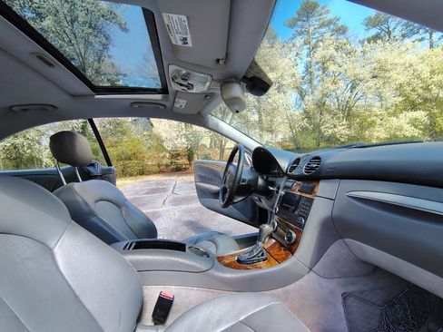 Used 2007 Mercedes-Benz CLK 350 Coupe image 13