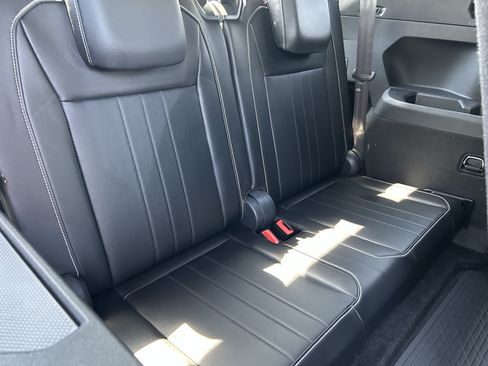 Used 2024 Volkswagen Tiguan SE R-Line FWD image 12