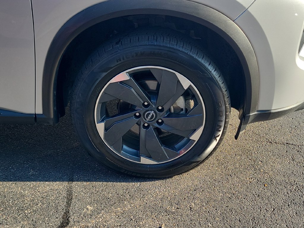 Used 2024 Nissan Rogue SV AWD/4WD image 8