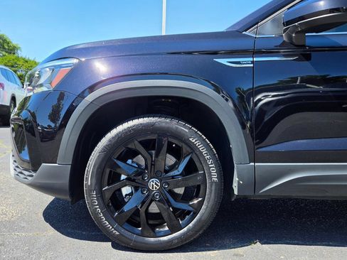 Certified 2023 Volkswagen Taos SE w/ Panoramic Sunroof Package FWD image 15