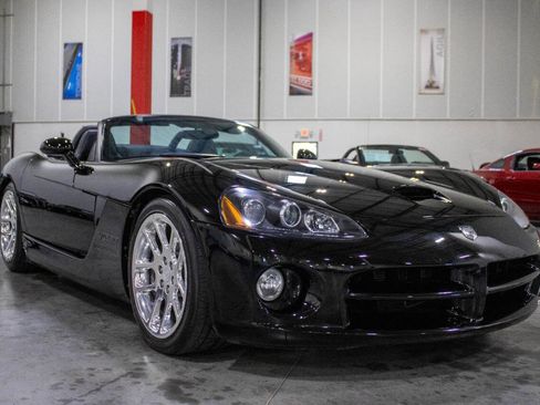Used 2003 Dodge Viper SRT-10 image 9