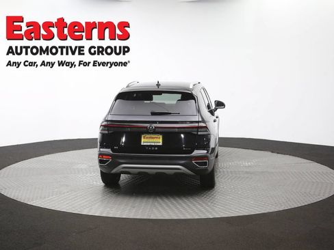 Used 2025 Volkswagen Taos SE AWD/4WD image 38