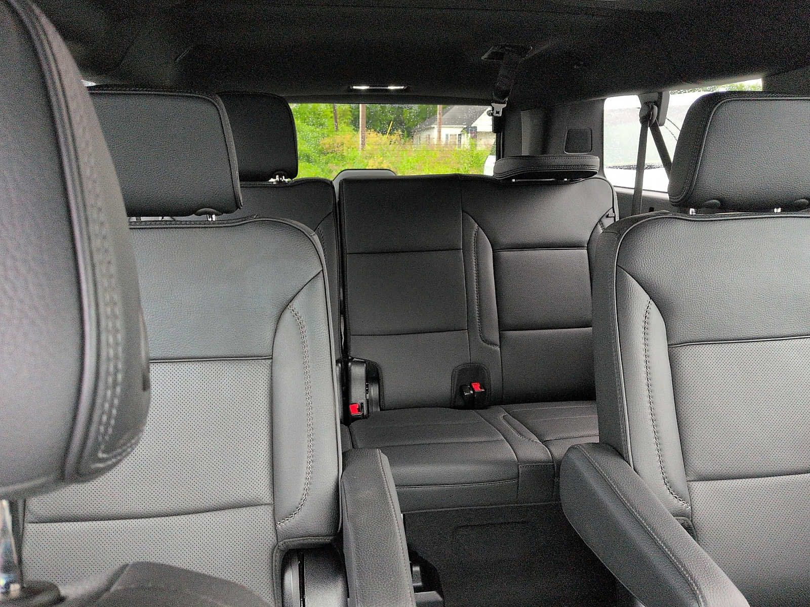 Used 2025 GMC Yukon XL Denali AWD/4WD image 11