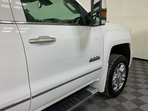 Used 2019 Chevrolet Silverado 2500 High Country w/ Duramax Plus Package image 10