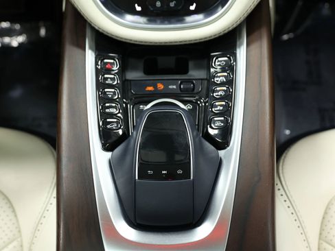 Used 2021 Aston Martin DBX AWD/4WD image 37
