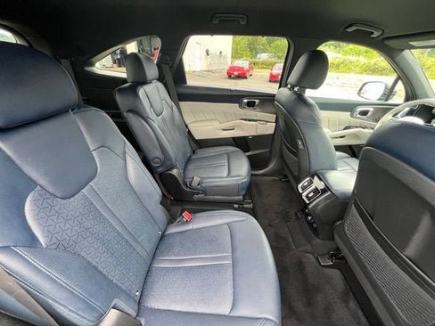 Used 2023 Kia Sorento SX Prestige AWD/4WD image 11