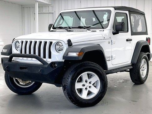 Used 2019 Jeep Wrangler Sport image 2