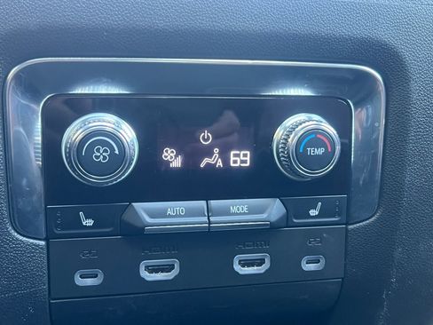 Used 2024 GMC Yukon Denali Ultimate image 4