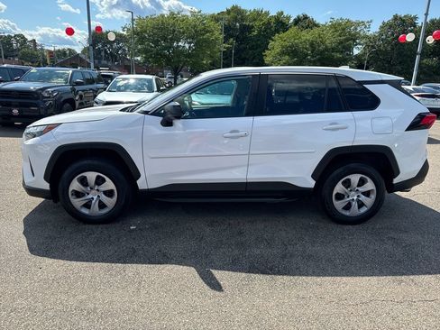 Used 2024 Toyota RAV4 LE AWD/4WD image 4