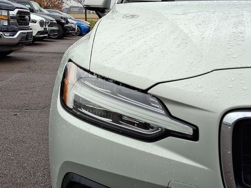 Used 2019 Volvo S60 T6 Momentum w/ Premium Package image 10