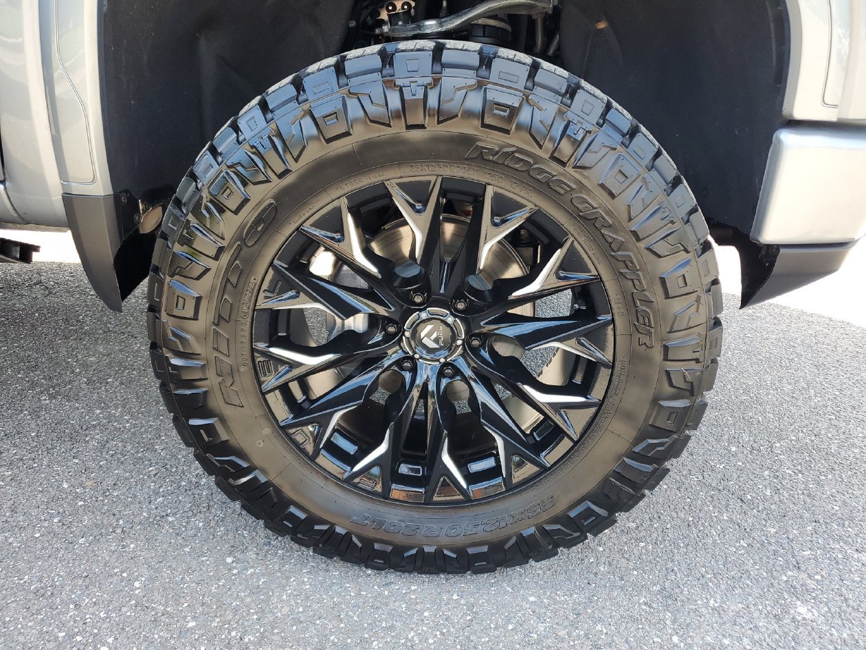 Used 2025 GMC Sierra 1500 AT4 w/ AT4 Premium Package AWD/4WD image 5