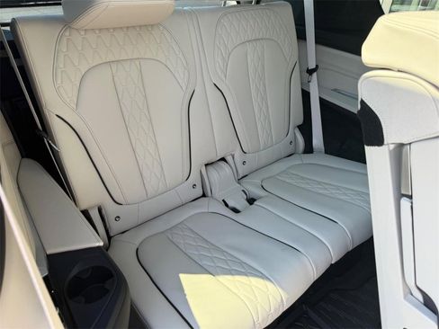 New 2026 BMW X7 M60i image 5