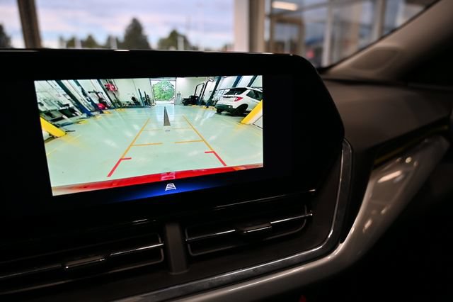 Used 2026 Chevrolet Trax LT FWD image 16