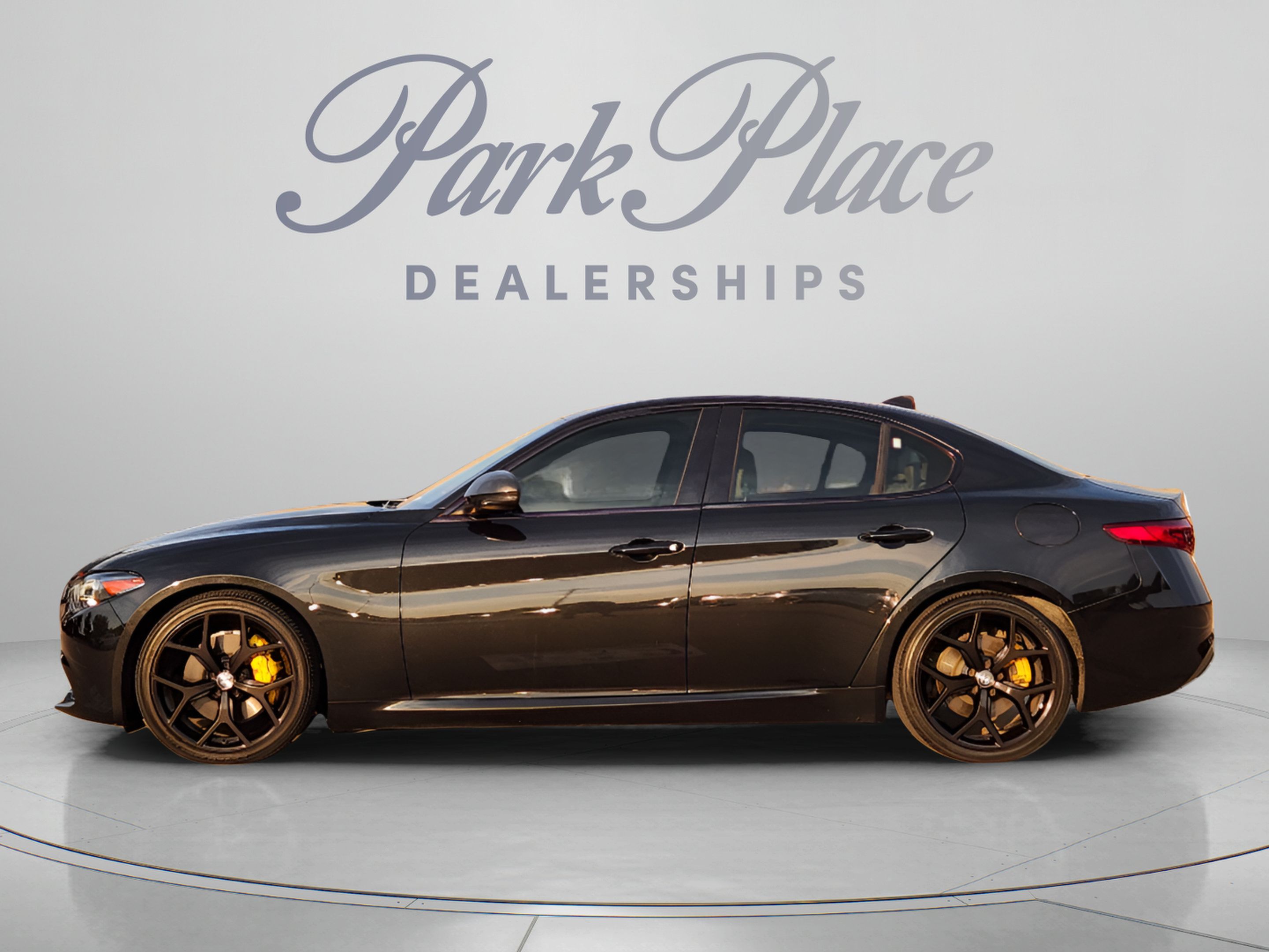 Used 2019 Alfa Romeo Giulia w/ Nero Edizione RWD image 2