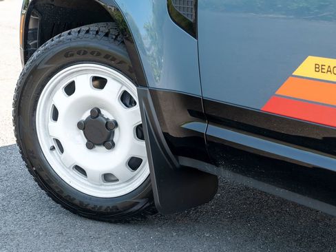 New 2025 Land Rover Defender 110 S image 9