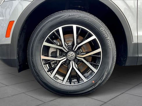 Used 2021 Volkswagen Tiguan SE image 10