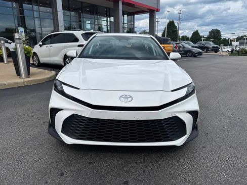 Used 2025 Toyota Camry SE FWD image 10