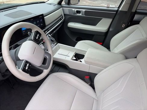 Used 2025 Hyundai Santa Fe SEL FWD image 10