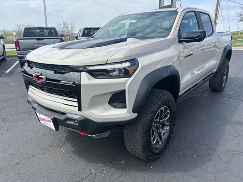 New 2026 Chevrolet Colorado ZR2 w/ Technology Package AWD/4WD image 9