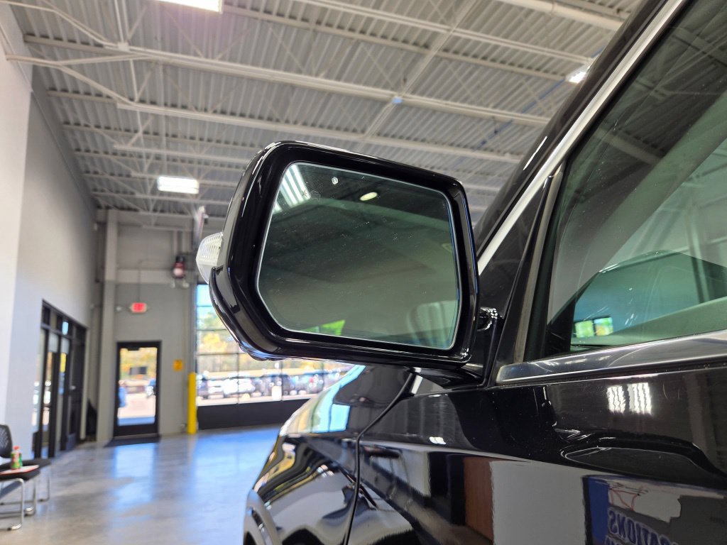 Used 2020 Chevrolet Traverse High Country w/ LPO, Floor Liner Package AWD/4WD image 20