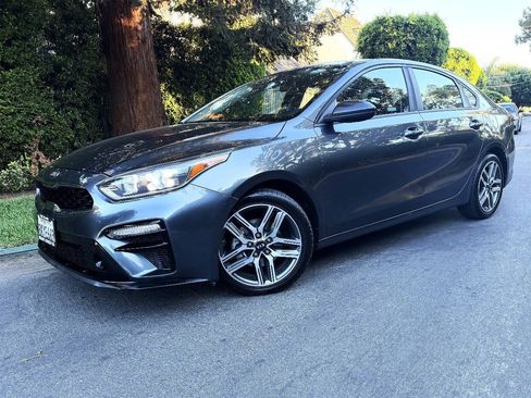 Used 2019 Kia Forte S FWD image 2