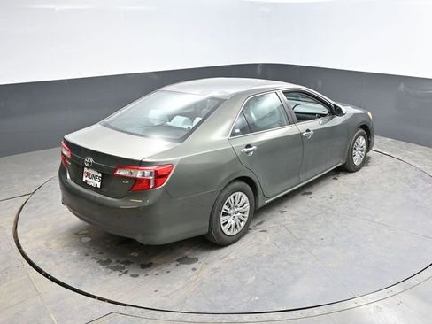 Used 2014 Toyota Camry LE image 31