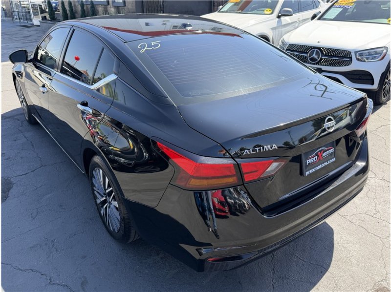 Used 2023 Nissan Altima 2.5 SV FWD image 10
