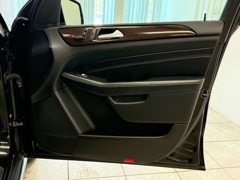 Used 2014 Mercedes-Benz ML 350 ML 350 4MATIC Sport Utility 4D w/ Premium 1 Package image 23