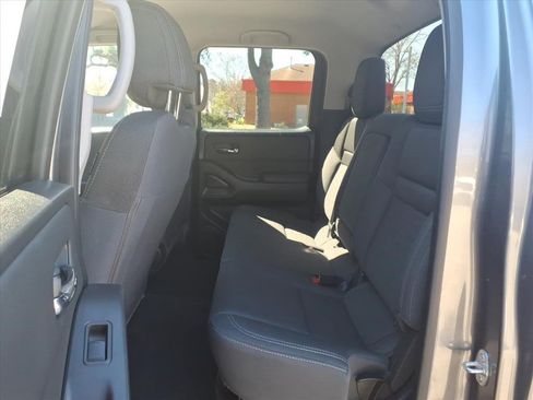 Used 2024 Nissan Frontier SV image 24