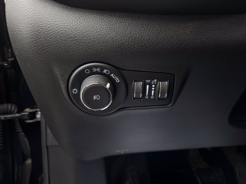 Used 2023 Jeep Compass Latitude w/ Mopar Graphics Package AWD/4WD image 14