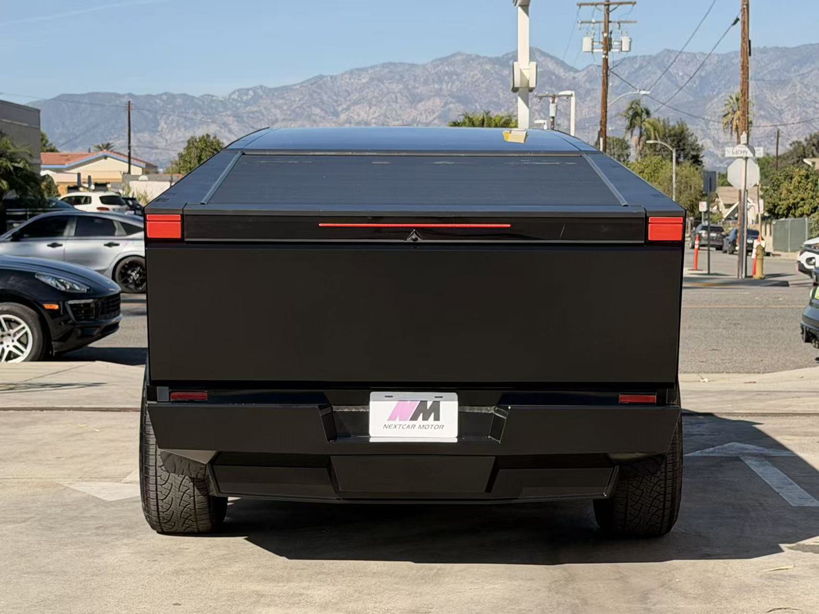 Used 2024 Tesla Cybertruck AWD Crew Cab image 6