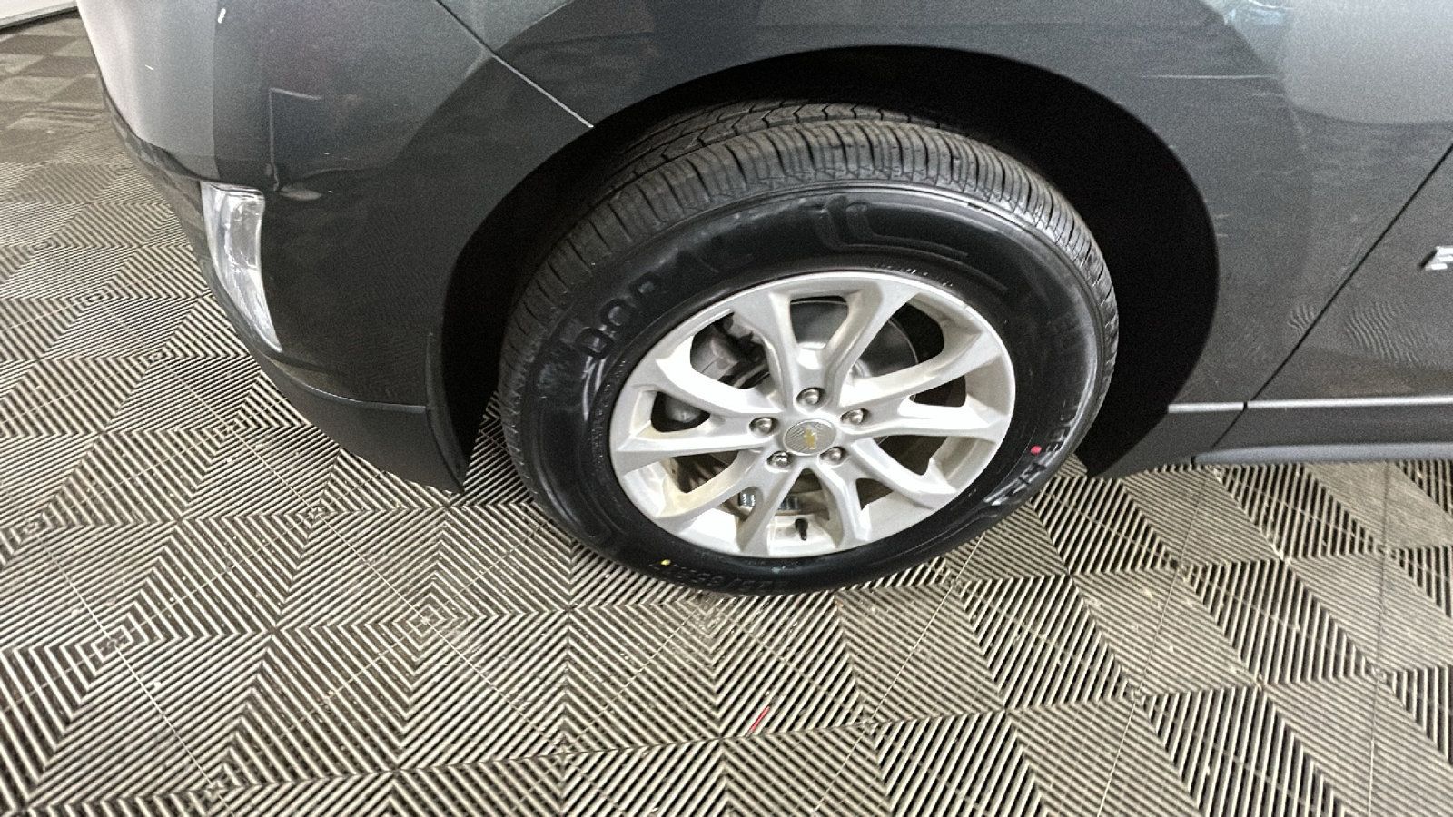 Used 2019 Chevrolet Equinox LT FWD image 11