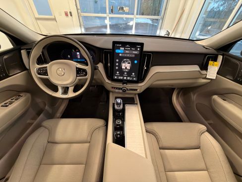 New 2026 Volvo XC60 B5 Ultra w/ Protection Package Premier AWD/4WD image 19