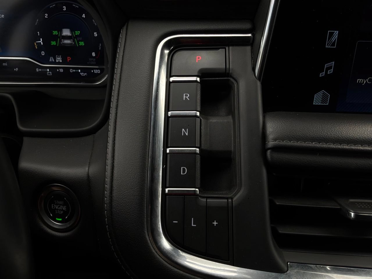 Used 2024 Chevrolet Tahoe LT w/ Luxury Package AWD/4WD image 38