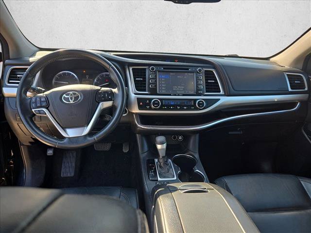 Used 2016 Toyota Highlander XLE FWD image 16