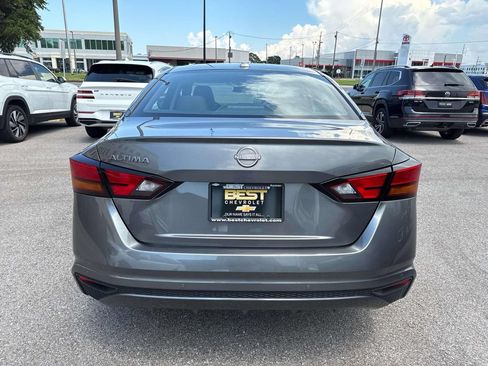 Used 2025 Nissan Altima 2.5 SV FWD image 6