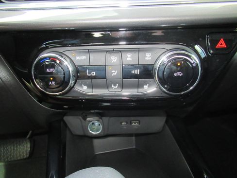 Used 2025 Chevrolet Trax ACTIV w/ Driver Confidence Package FWD image 27