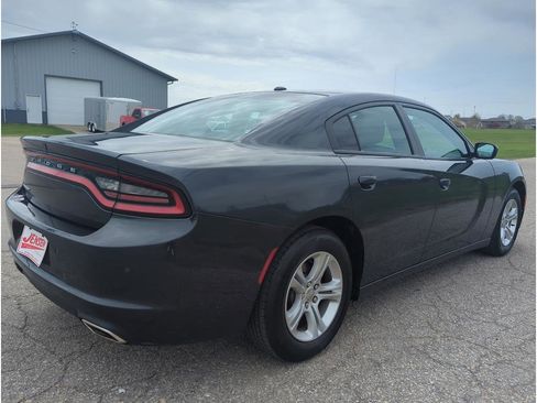 Used 2019 Dodge Charger SXT image 7