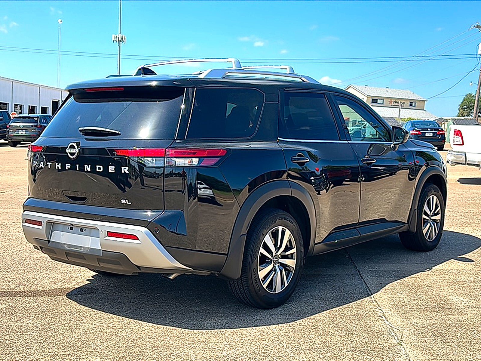 Used 2025 Nissan Pathfinder SL FWD image 8