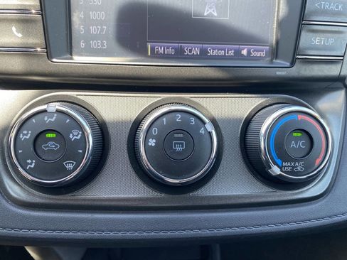 Used 2015 Toyota RAV4 LE FWD image 29