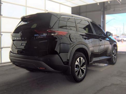 Used 2023 Nissan Rogue SV w/ SV Premium B Package FWD image 5