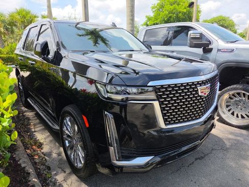 Used 2024 Cadillac Escalade Premium Luxury AWD/4WD image 3