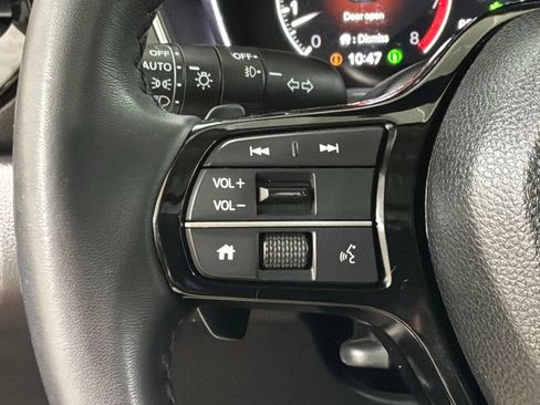 Used 2025 Honda Pilot Touring image 9