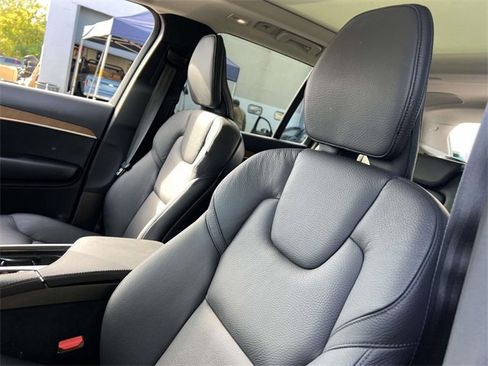 Used 2024 Volvo XC90 B6 Plus w/ Protection Package Premier image 11