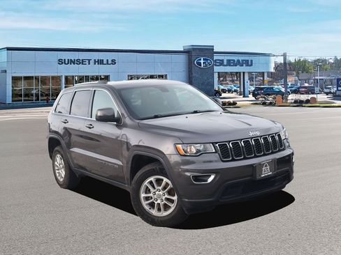 Used 2019 Jeep Grand Cherokee Laredo w/ Security & Convenience Group AWD/4WD image 1